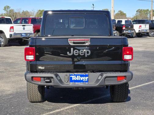 2025 Jeep Gladiator Nighthawk