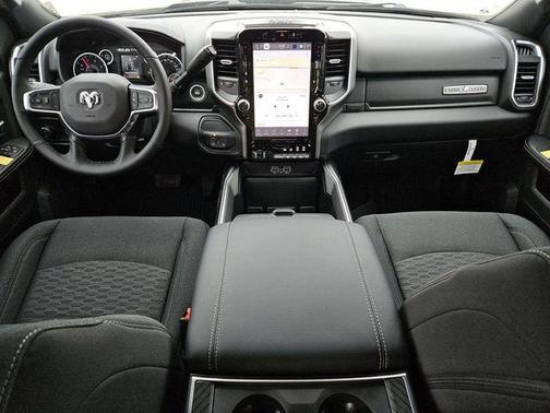 Diamond Black Crystal Pearlcoat 2026 RAM 2500 Lone Star Crew Cab 4x4 6'4' Box