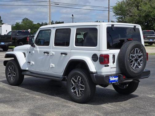 2025 Jeep Wrangler 4-Door Sahara 4x4