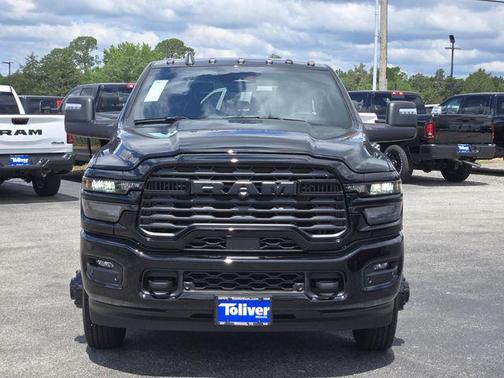 2025 RAM 3500 Lone Star Crew Cab 4x4 8' Box