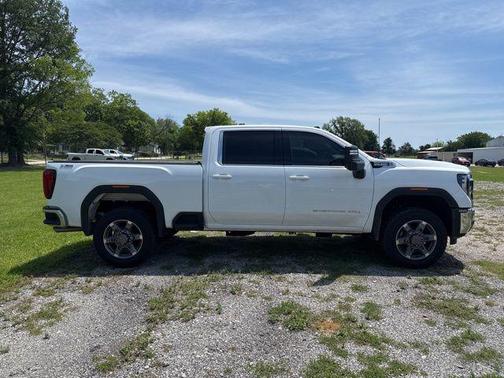 Summit White 2025 GMC Sierra 2500 SLE