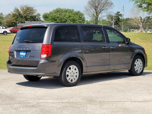 Granite Pearlcoat 2019 Dodge Grand Caravan SE