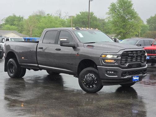 2025 RAM 3500 Lone Star Crew Cab 4x4 8' Box