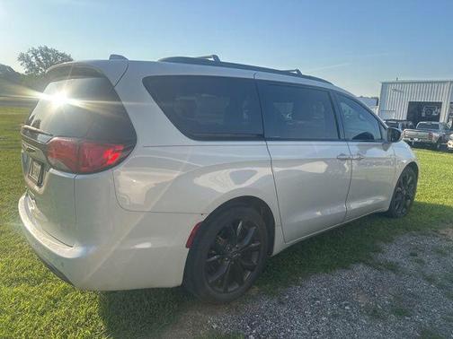 Luxury White Pearlcoat 2020 Chrysler Pacifica Touring-L Plus