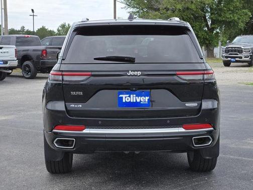 2022 Jeep Grand Cherokee Summit