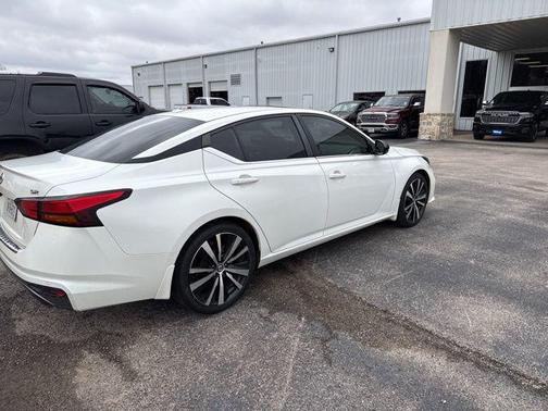 2021 Nissan Altima SR FWD