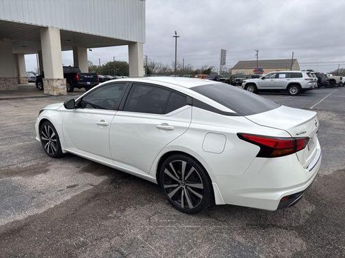 2021 Nissan Altima SR FWD