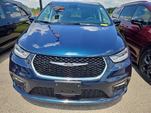 2023 Chrysler Pacifica Touring-L