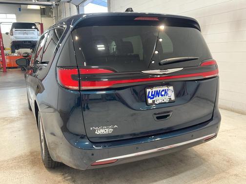 2023 Chrysler Pacifica Touring-L