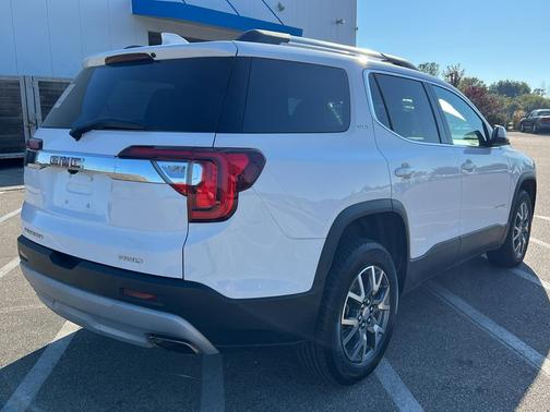 2023 GMC Acadia SLT