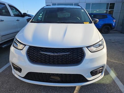 2024 Chrysler Pacifica Touring-L