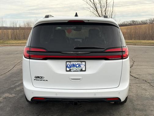 Bright White Clearcoat 2024 Chrysler Pacifica Touring-L
