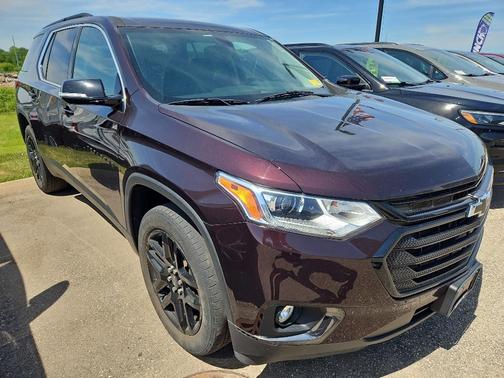 Black Cherry Metallic 2020 Chevrolet Traverse LT Leather