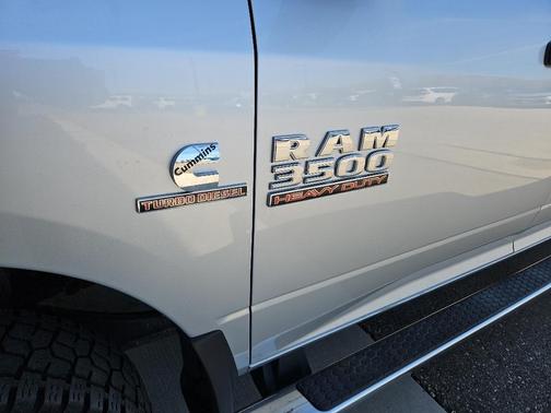 Bright Silver Clearcoat Metallic 2018 RAM 3500 Tradesman