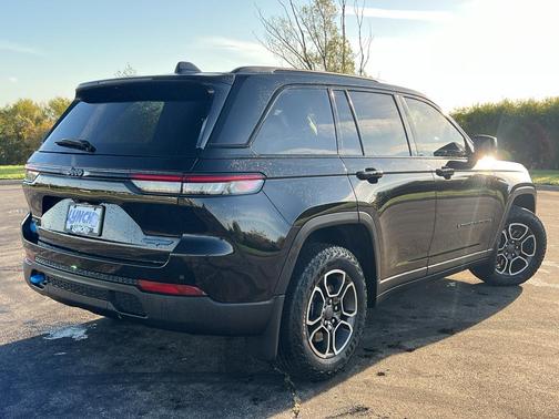 2022 Jeep Grand Cherokee 4xe Trailhawk