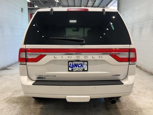 2016 Lincoln Navigator Select