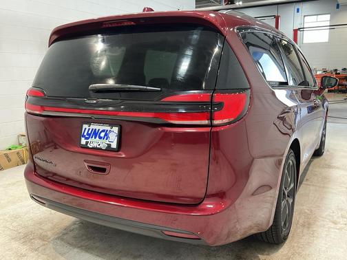 2022 Chrysler Pacifica Touring-L
