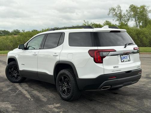 Summit White 2023 GMC Acadia AT4