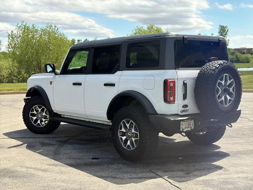 Oxford White 2024 Ford Bronco Badlands