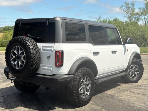 Oxford White 2024 Ford Bronco Badlands