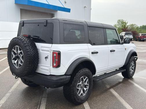 Oxford White 2024 Ford Bronco Badlands