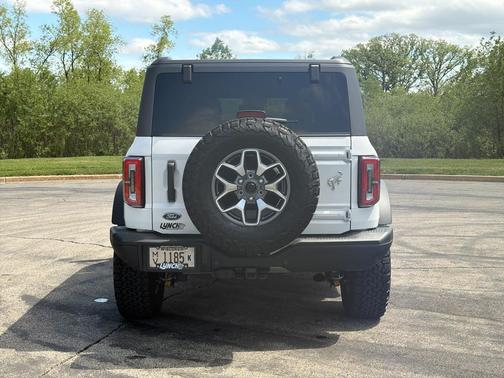 Oxford White 2024 Ford Bronco Badlands