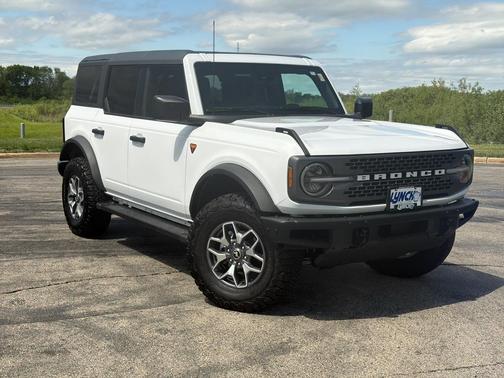 Oxford White 2024 Ford Bronco Badlands
