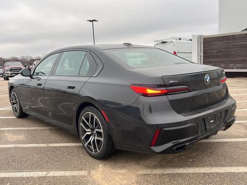2023 BMW 760 760i xDrive
