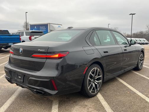 2023 BMW 760 760i xDrive