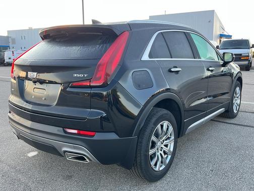 2022 Cadillac XT4 Premium Luxury