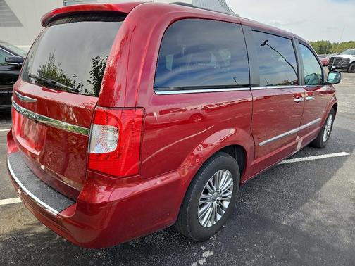 2013 Chrysler Town & Country Touring-L