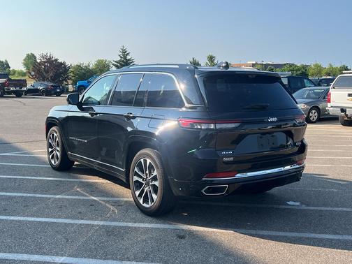 Diamond Black 2022 Jeep Grand Cherokee Overland