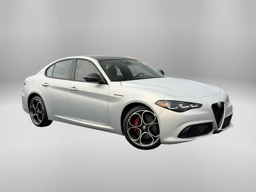 Moonlight Gray 2024 Alfa Romeo Giulia Ti