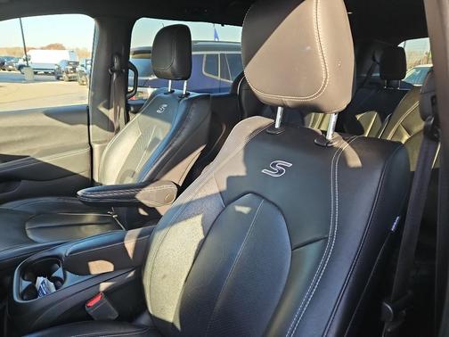 2022 Chrysler Pacifica Touring-L