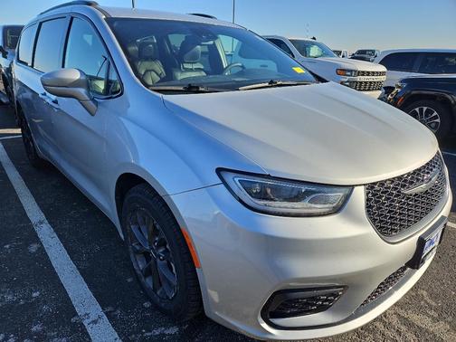 2022 Chrysler Pacifica Touring-L