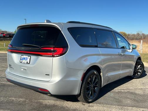 2022 Chrysler Pacifica Touring-L