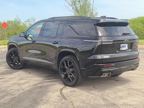 Mosaic Black Metallic 2026 Chevrolet Traverse RS