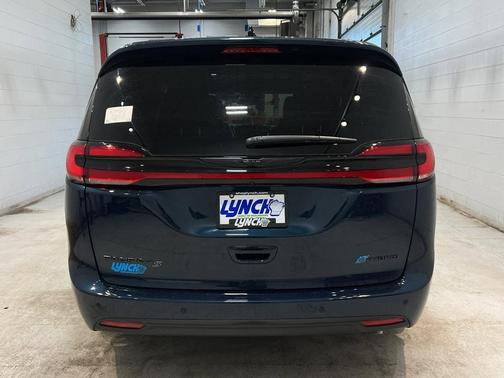 2025 Chrysler Pacifica Hybrid Select