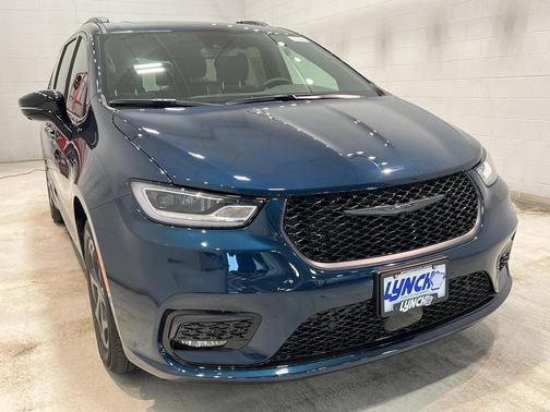 2025 Chrysler Pacifica Hybrid Select