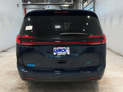 2025 Chrysler Pacifica Hybrid Select