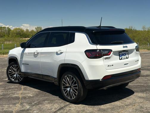 Bright White Clearcoat 2023 Jeep Compass Limited