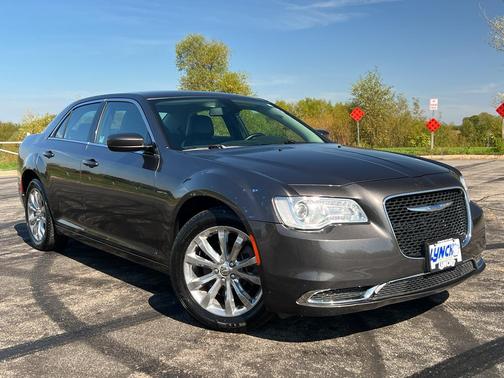 2017 Chrysler 300 Limited