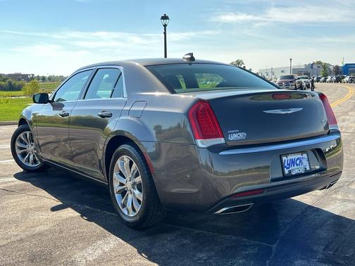 2017 Chrysler 300 Limited