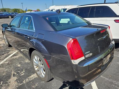 2017 Chrysler 300 Limited