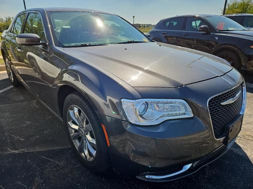 2017 Chrysler 300 Limited
