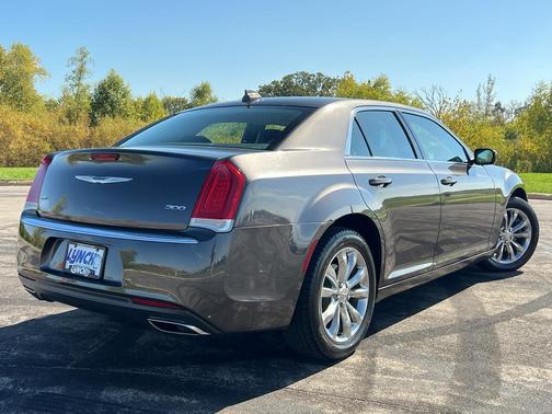 2017 Chrysler 300 Limited
