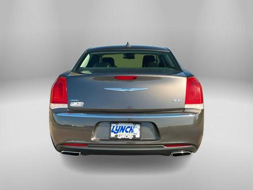 2017 Chrysler 300 Limited