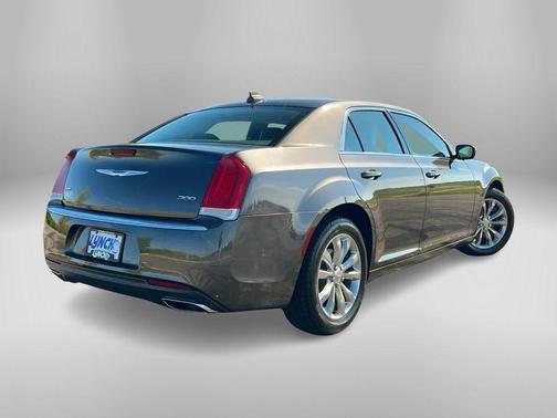 2017 Chrysler 300 Limited
