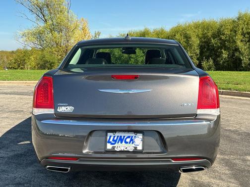 2017 Chrysler 300 Limited