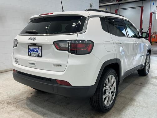2022 Jeep Compass Latitude Lux